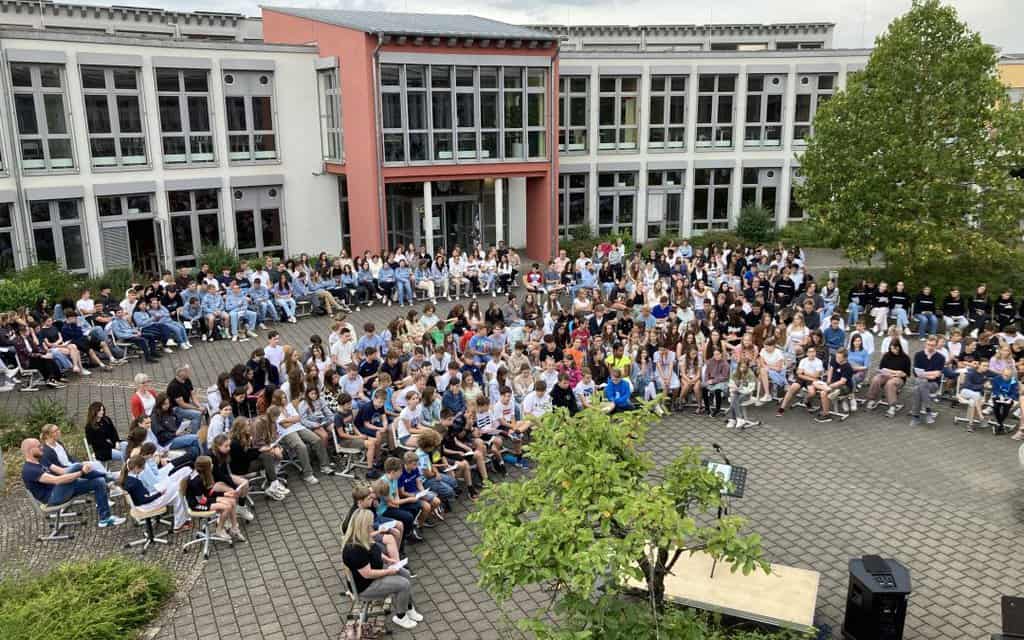 Schuljahresabschlussgottesdienst und Ehrungen am Dietrich-Bonhoeffer-Gymnasium