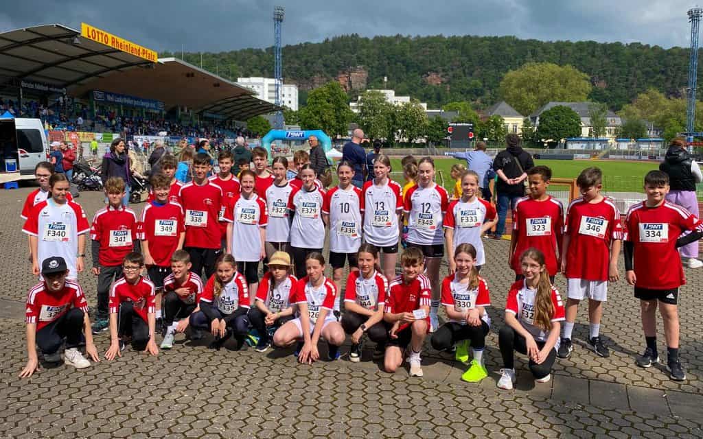 Schullaufmeisterschaft 2024: Erfolgreicher Auftritt unserer Schülerinnen und Schüler im Trierer Moselstadion