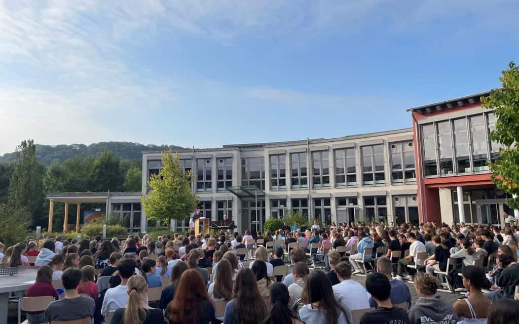 Mit Mut und Freude ins neue Schuljahr – Gottesdienst zum Schuljahresbeginn am DBG