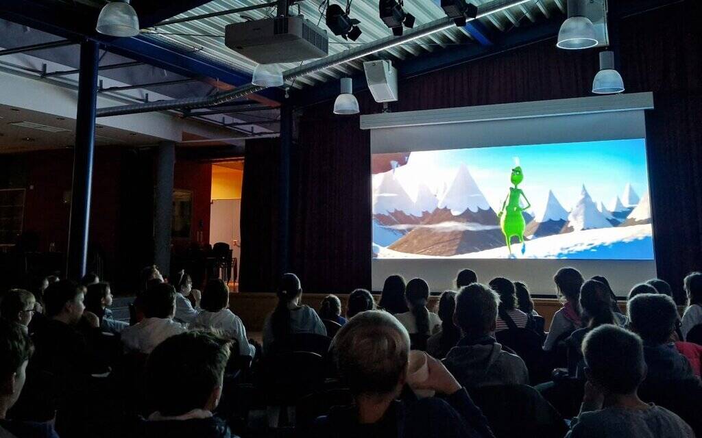 Weihnachtliches Beisammensein! – Erster Kinoabend am DBG