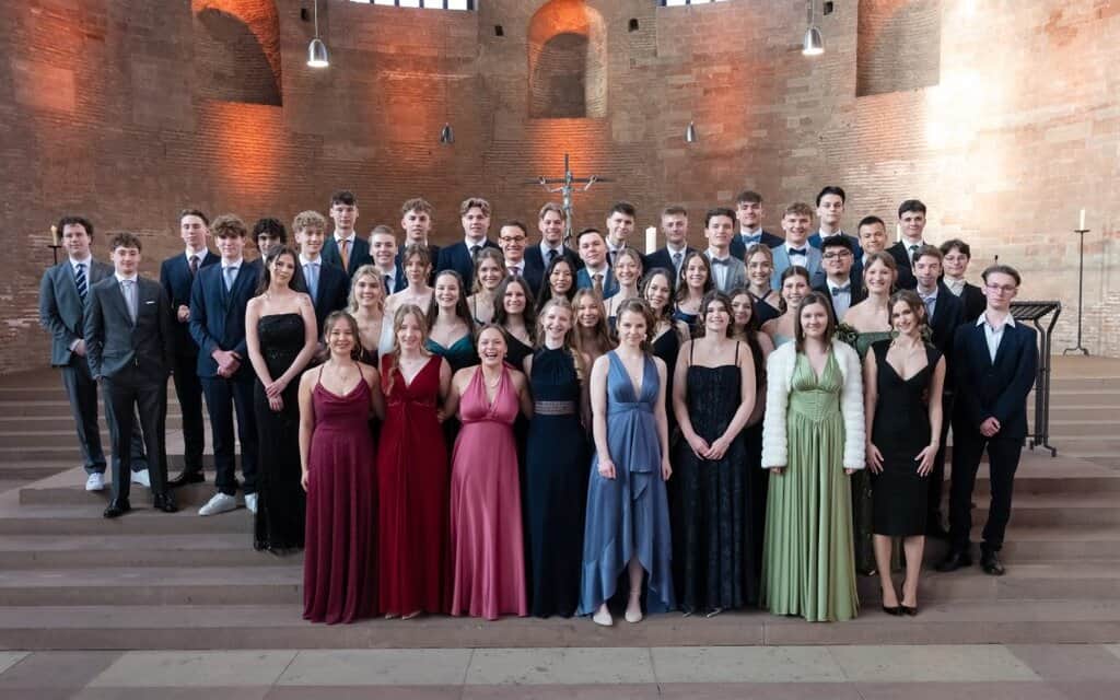 „Abilymp – auch Götter müssen einmal gehen“ – Glanzvolle Abiturfeier am DBG