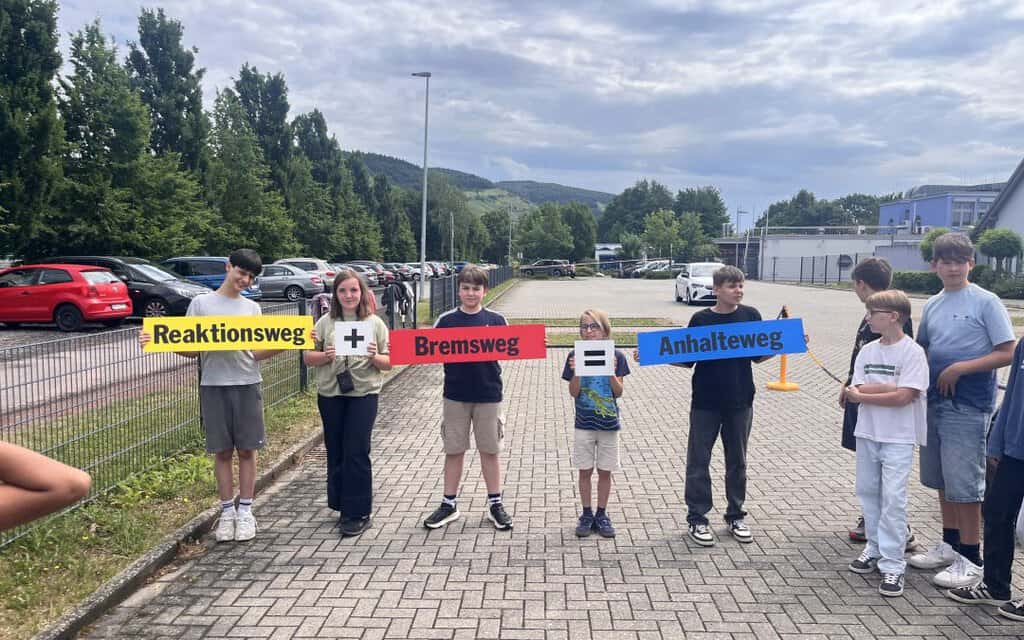 „Achtung Auto“ am DBG: Lernen durch Erleben