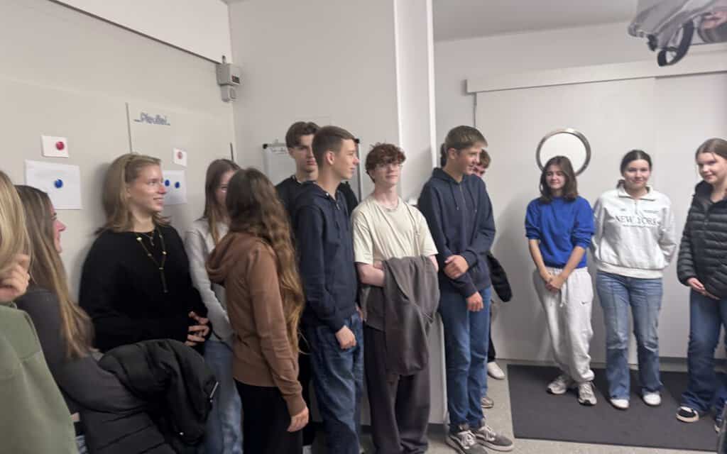 Klasse 10b besucht das Bestattungsinstitut Kirsten im Rahmen des Religionsunterrichts